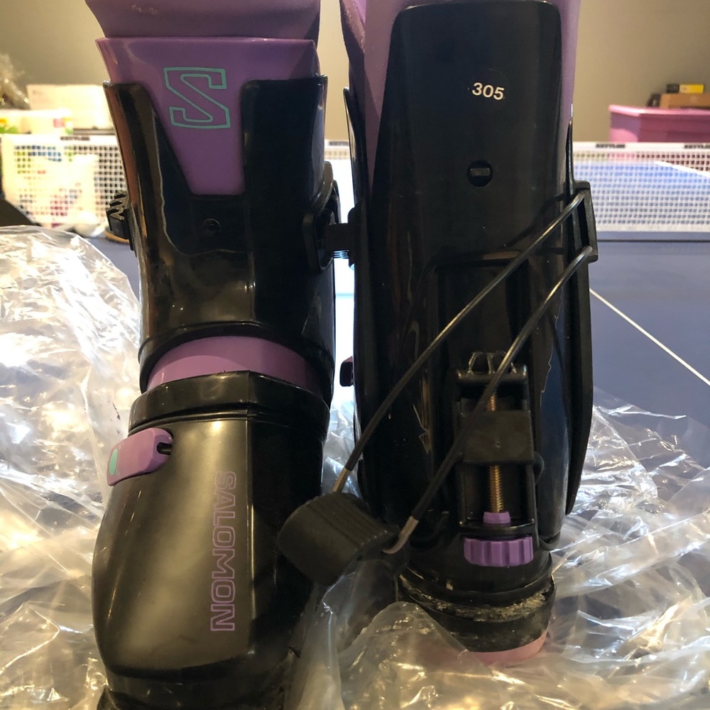 Vintage Salomon ski boots